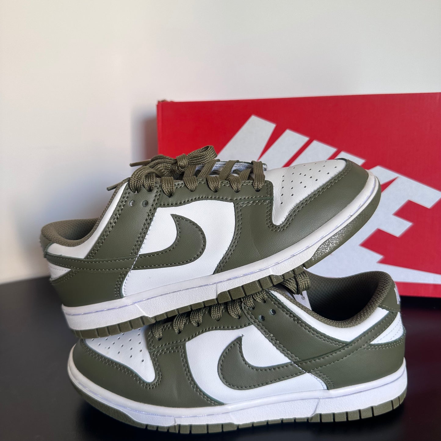 Nike Dunk Low - Medium Olive (Taille 37.5)
