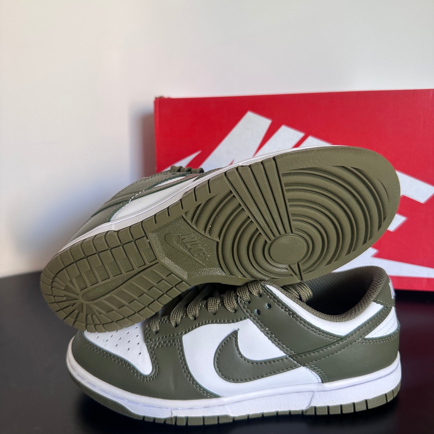 Nike Dunk Low - Medium Olive (Taille 37.5)