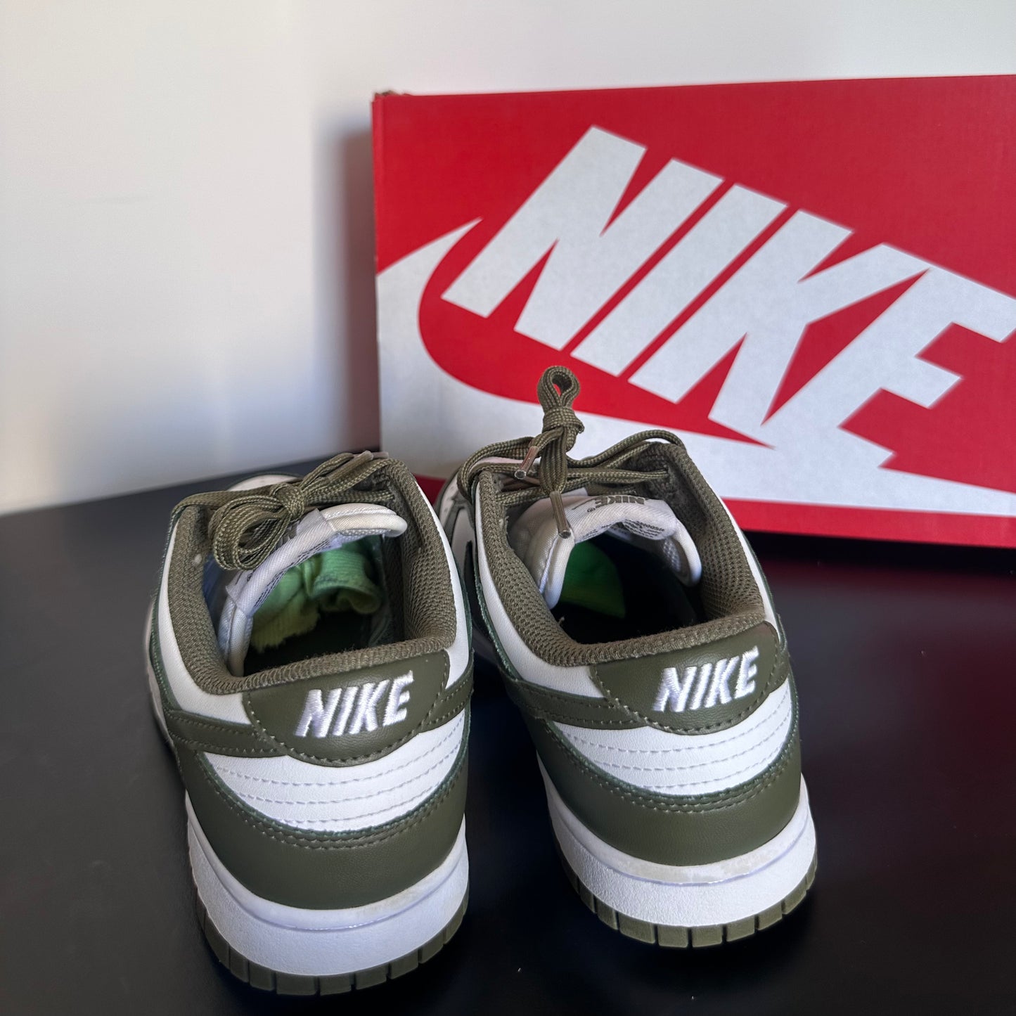 Nike Dunk Low - Medium Olive (Taille 37.5)